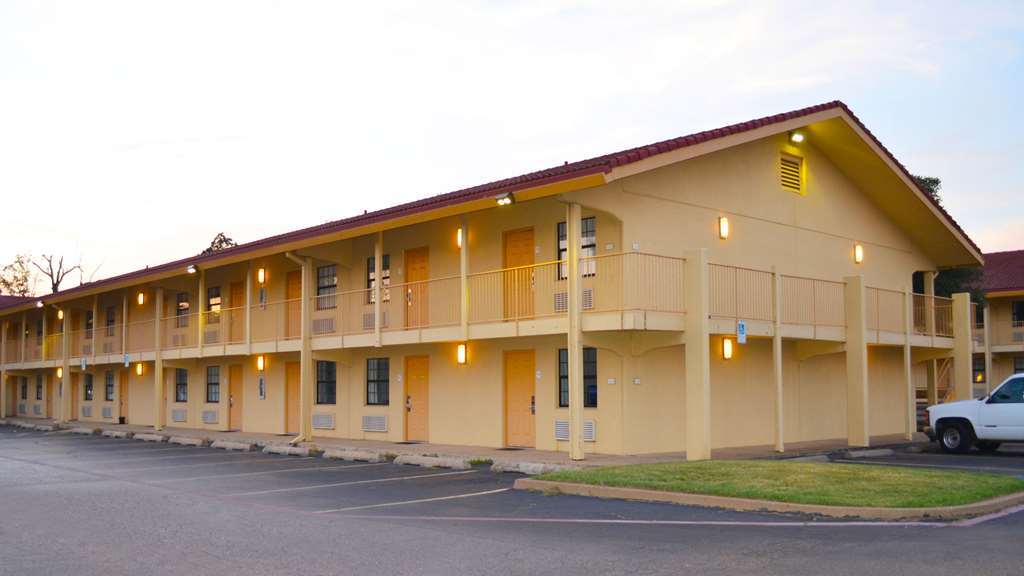 Magnuson Hotel Texarkana Exterior photo